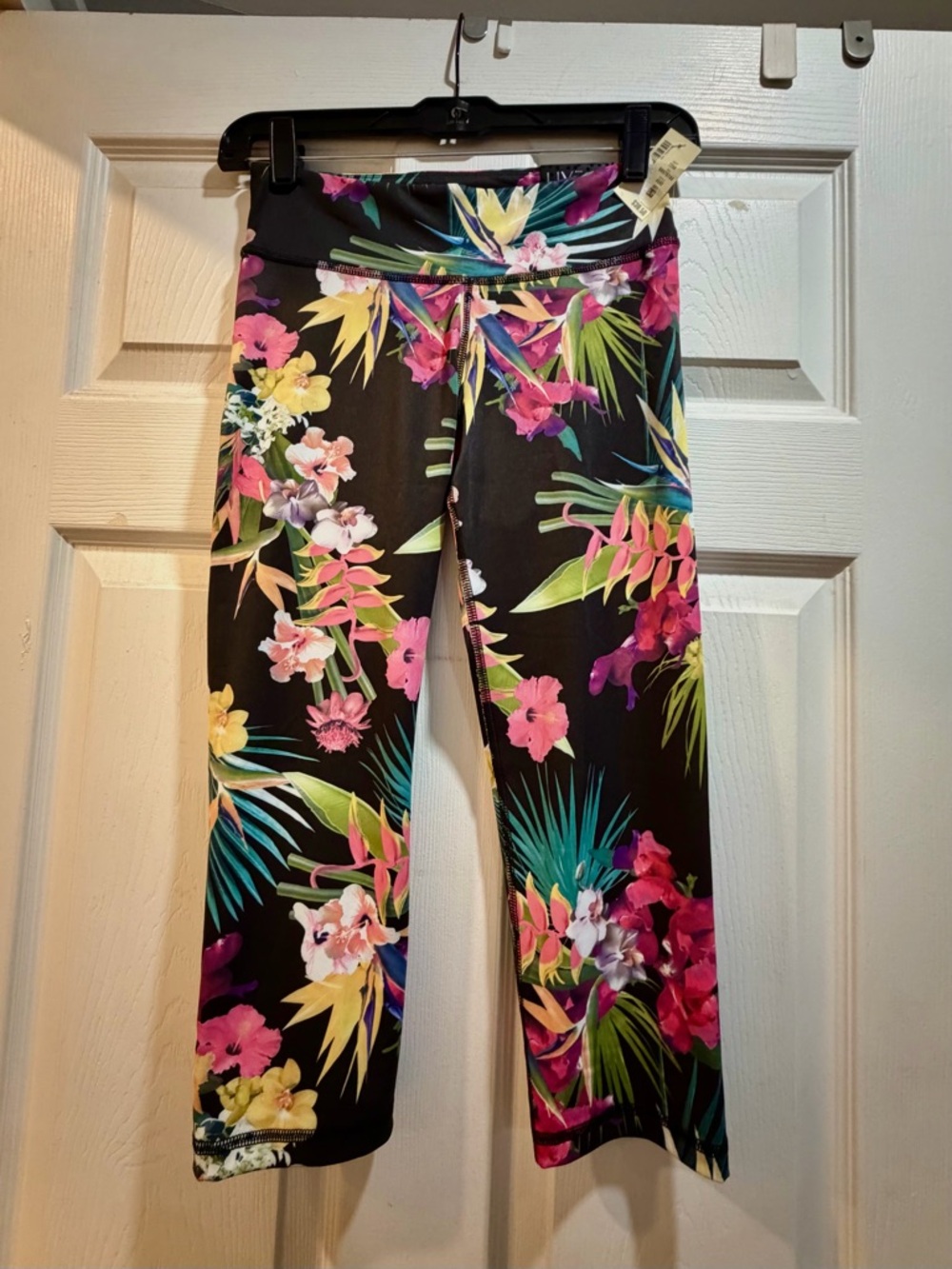 aerie/ AE black Tropical cropped Leggings, vibrant colors & pattern.. like  new!